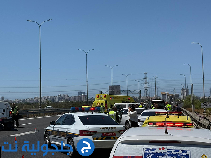 اصابة فتى راكب دراجة كهربائية بجراح خطيرة بعد تعرضه للدهس على شارع 531 قرب جلجولية